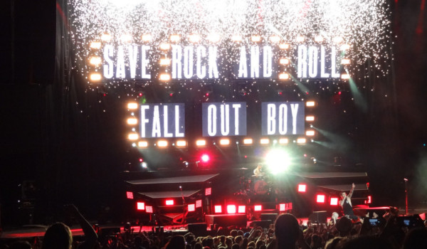 Featured Image for Review: Paramore and Fall Out Boy @ Molson Amphitheatre courtesy of Carmen Chui (carmenchui on flickr)  | CJRU