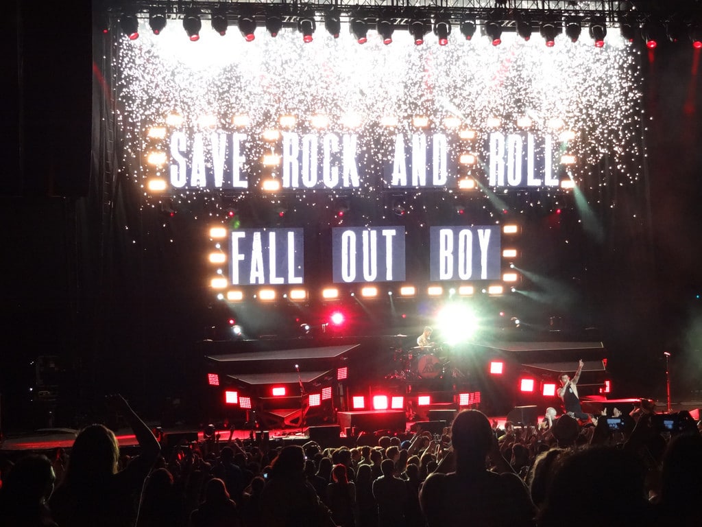Featured Image for Review: Paramore and Fall Out Boy @ Molson Amphitheatre courtesy of Carmen Chui (carmenchui on flickr)  | CJRU