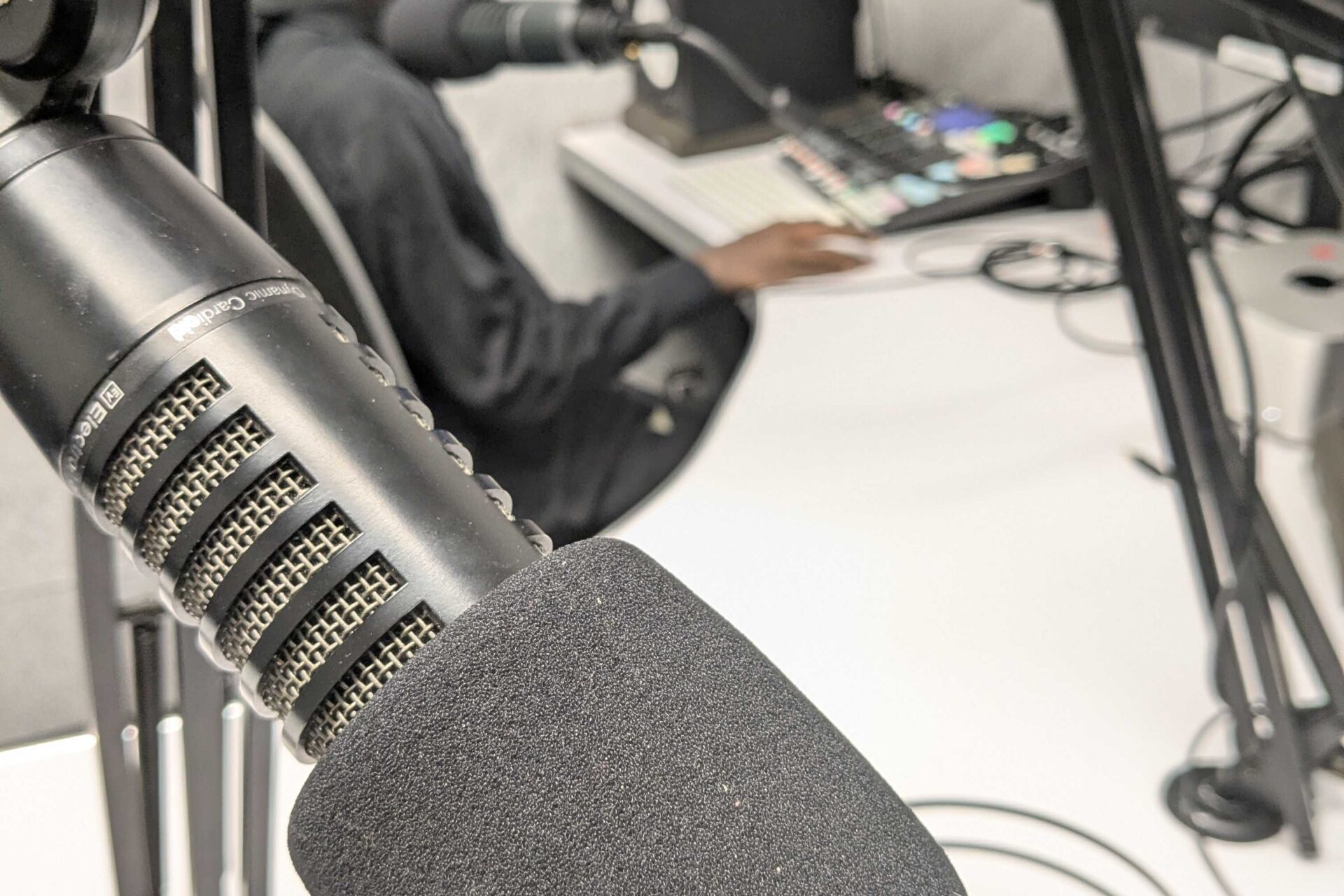Volunteer in studio